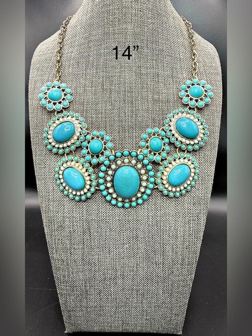 260. Bold Turquoise Blue & White Beaded Flower Halo Statement Bib Necklace